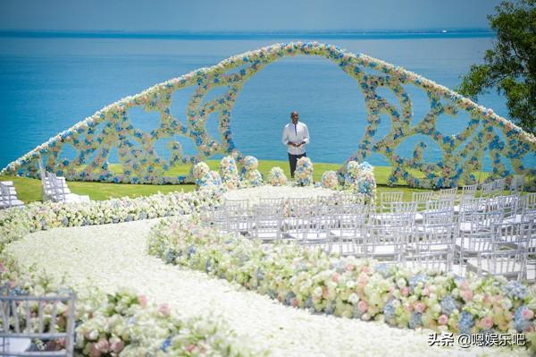 婚纱照室内背景素材_室内婚纱照布景_白纱室内实景花墙婚纱照