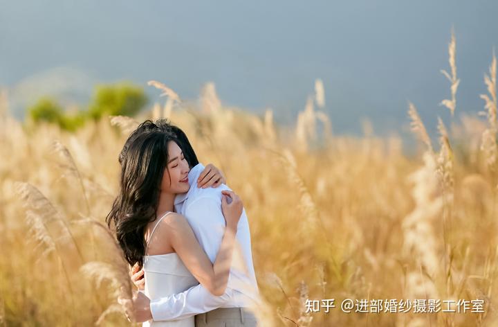 白背景婚纱照准备_婚纱照白色背景放什么素材好_婚纱照背景用什么颜色