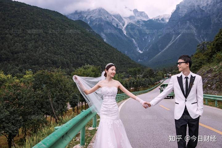 婚纱照草坪季节_婚纱草坪季节照片图片_草坪婚纱照