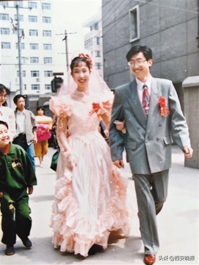 婚纱男孩外景照唐装图片大全_男孩唐装婚纱照外景_婚纱男孩头像